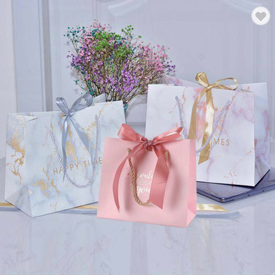 Harga yang bagus CMYK Ribon Pernikahan Kecil Genggam Tas Hadiah Terima Kasih Tas Kertas 300gsm on line